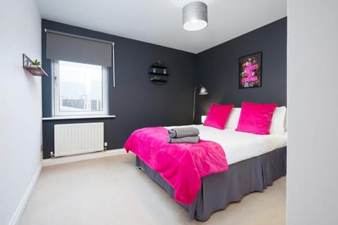 5 Bed Finnieston SkyHigh Duplex with Parking Apartment in Glasgow