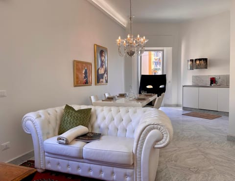 Kitchen or kitchenette, Living room, Lounge or bar