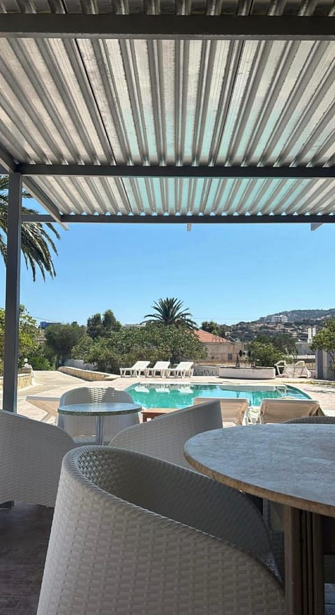 Swimming pool, Breakfast