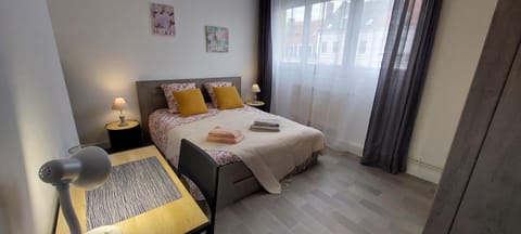 Photo of the whole room, Bedroom