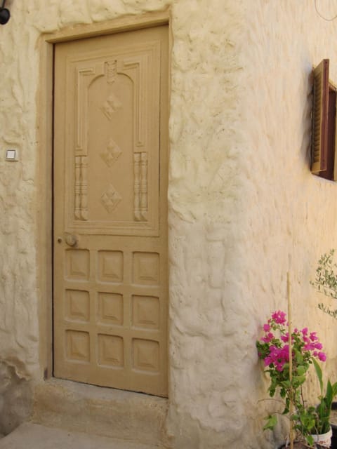 Facade/entrance, Internal: Not applicable to any particular room