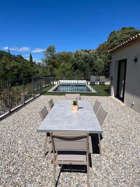 Natural landscape, View (from property/room), Balcony/Terrace, Pool view, Swimming pool, sunbed