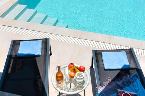 Patio, Day, View (from property/room), Balcony/Terrace, Pool view, Swimming pool, sunbed