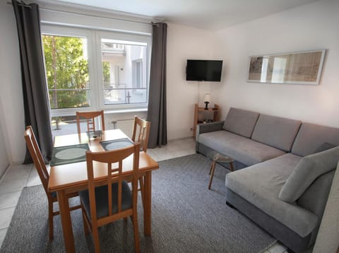 TV and multimedia, Living room, Seating area, Dining area, Bedroom