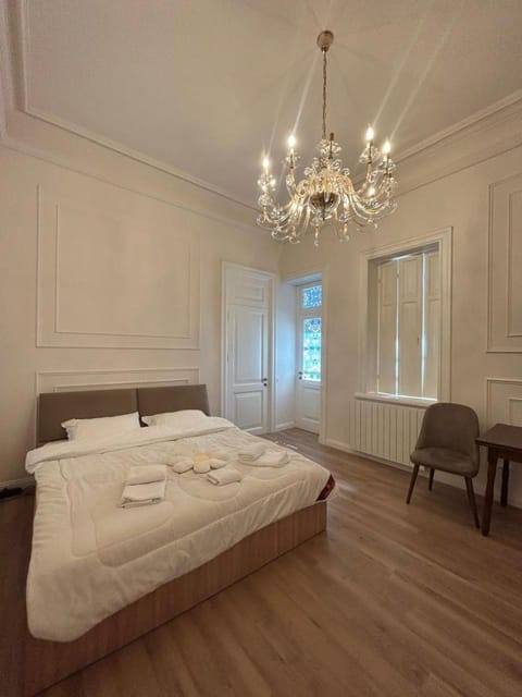 Bed, Photo of the whole room, Bedroom, internet