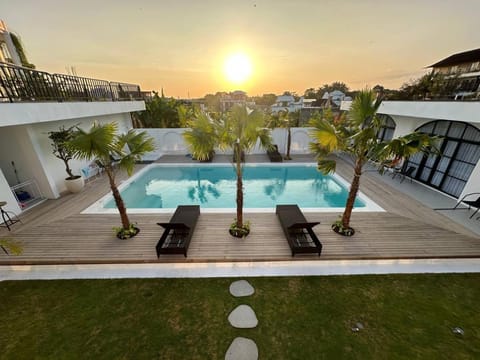 Property building, Patio, Day, Balcony/Terrace, Garden view, Garden view, Pool view, Area and facilities, Area and facilities, Swimming pool, Sports, Sunset, sunbed