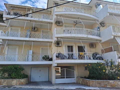 Blue Dreams Astros Apartment in Argolis, Greece