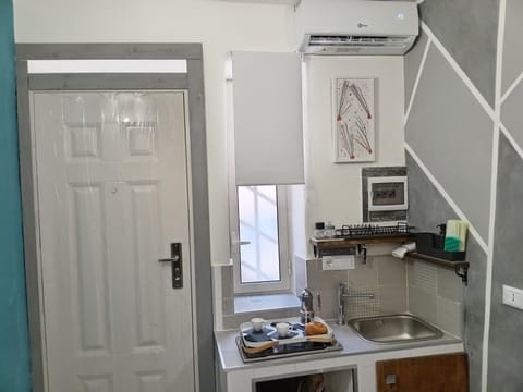 Kitchen or kitchenette, Food and drinks