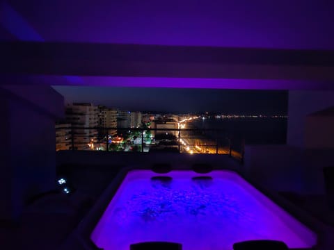 Night, Hot Tub, Balcony/Terrace