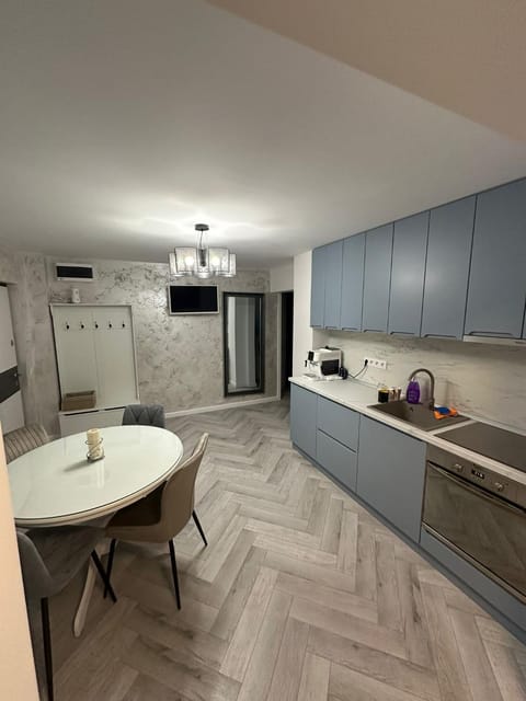 Dining area, kitchen