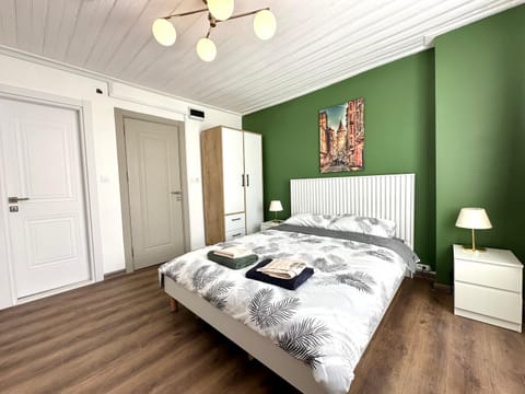 Bed, Photo of the whole room, Bedroom, wardrobe
