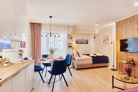 Bed, Kitchen or kitchenette, Photo of the whole room, Bedroom