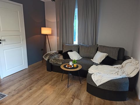 Photo of the whole room, Seating area
