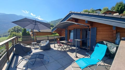 Patio, View (from property/room), Mountain view, sunbed, Internal: Not applicable to any particular room