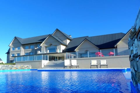 Property building, Day, Swimming pool