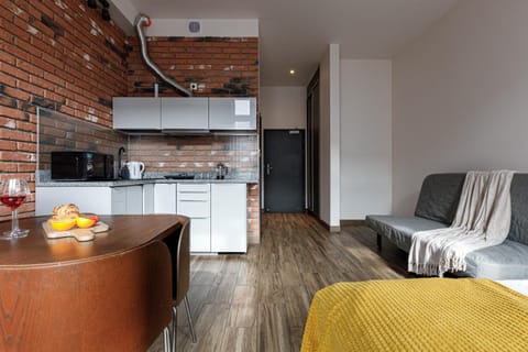 Kitchen or kitchenette, Living room, Seating area, Dining area, minibar, oven, pet friendly, stove