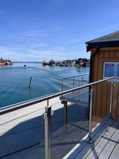 The Harbour House, dorm and twin, selfservice hostel Hostel in Lofoten