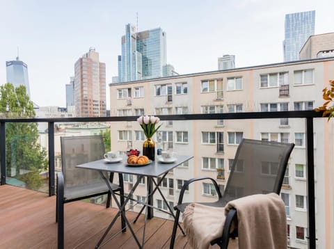 Property building, Patio, Day, View (from property/room), Balcony/Terrace, Living room, Seating area, Dining area, City view