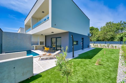 Property building, Garden