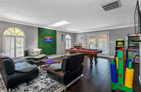 Luxury Mansion w Heated Pool and Spa House in Tampa