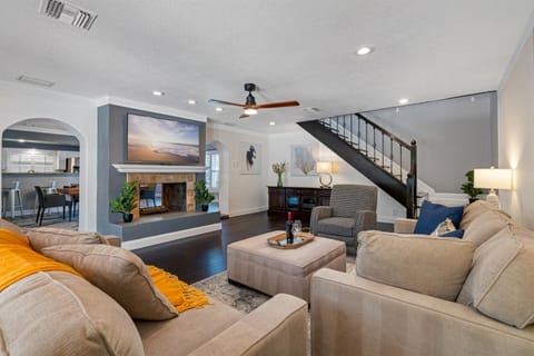 Luxury Mansion w Heated Pool and Spa House in Tampa