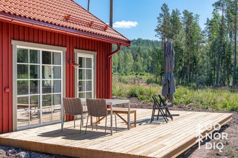 Property building, Patio, Day, Balcony/Terrace
