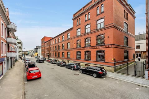 Property building, Street view, Location