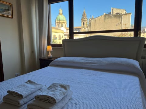 Property building, Bed, Landmark view
