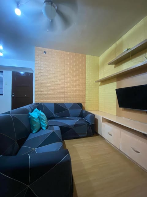 Communal lounge/ TV room, TV and multimedia, Living room, Seating area, Evening entertainment