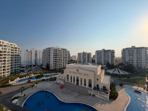 Property building, Day, City view, Pool view, Swimming pool, sunbed