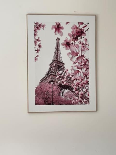 Logement cosy à 15 mn de la gare saint Lazare et 30 mn de l'aéroport Charles de Gaulles Apartment in Île-de-France