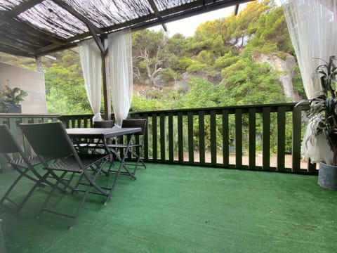 View (from property/room), Balcony/Terrace, Garden view