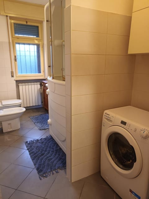 Toilet, Bathroom, washing machine