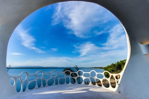 Shark Studio Retreat at Swan Villas - Gold Standard Certified Hotel in Stann Creek District