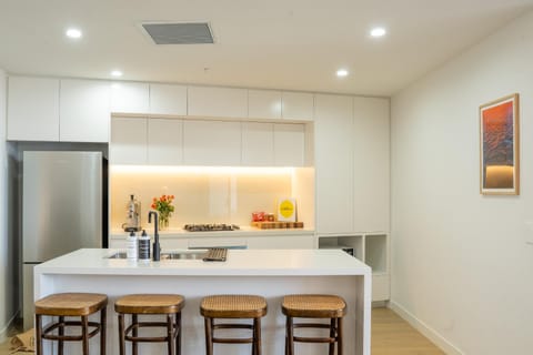 Kitchen or kitchenette, Dining area, oven, stove