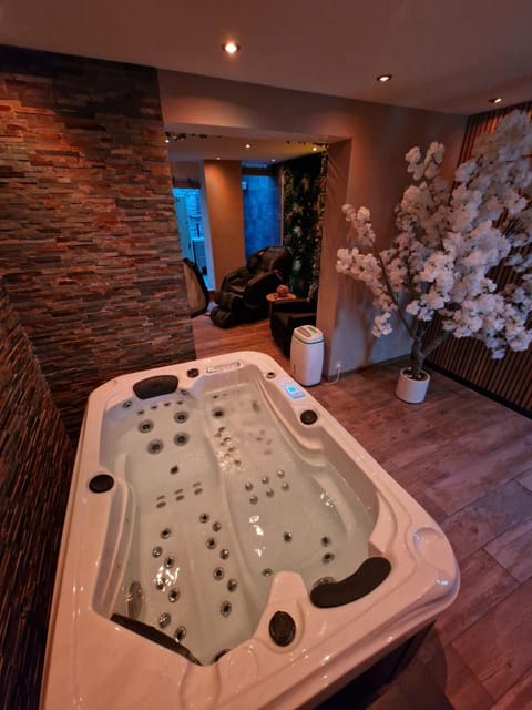 Ô Bonsaï Spa House in Calais