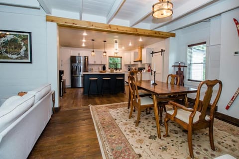 Black Bear Vista-3BR Fast Wi-Fi House in Shenandoah Valley