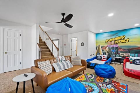 Cars Themed! Unique Design 4bd, GmRm! House in Sedona