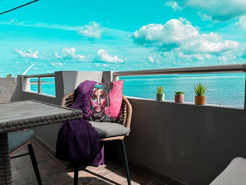 Orpheus House Beachfront 2BR Apartment with Balcony & Sea View Walk to Old Town Apartment in Chania