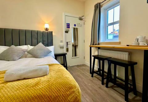 Bed, Seating area, Bedroom