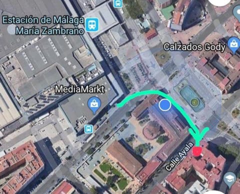 habitación privada preciosa centro malaga enfrente de la estación de tren María zambrano y dos centros comerciales y también cerca a la playa Wi-Fi la mejor zona de Málaga Vacation rental in Malaga