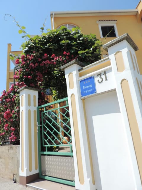 Facade/entrance, Property logo or sign