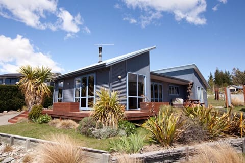 Property building, Spring, Day, Garden