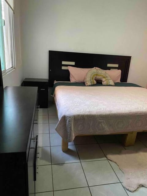 Casa completa recién renovada Con AA Apartment in Villa de Álvarez