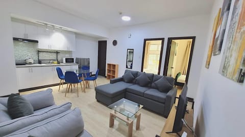 Kitchen or kitchenette, Seating area, Dining area