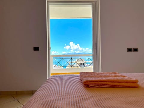 Bed, Bedroom, Mountain view, Sea view, towels