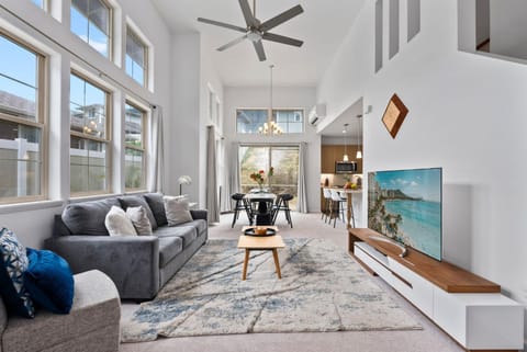 TV and multimedia, Living room, Seating area, Evening entertainment