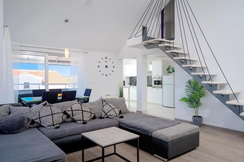 TV and multimedia, Living room, Seating area