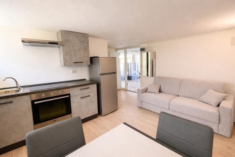 Bedroom, Breakfast, oven, kitchen
