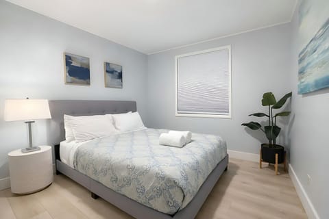 Bed, Photo of the whole room, Decorative detail, Bedroom